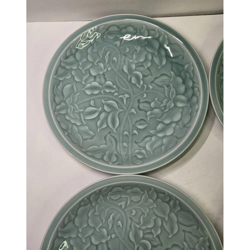 Set of 4 Japanese Celadon Floral Vine Dinner Plates 10